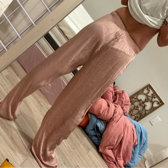 silky pink pants - Picture 3 of 6